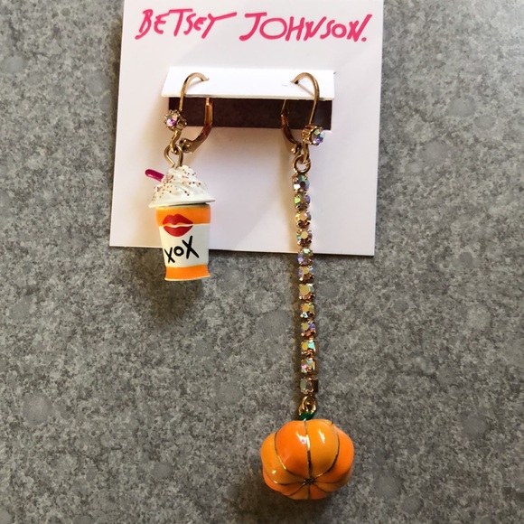 Betsey Johnson Pumpkin Spice Coffee & Pumpkin Mismatch Drop Earrings NWT - Picture 2 of 13